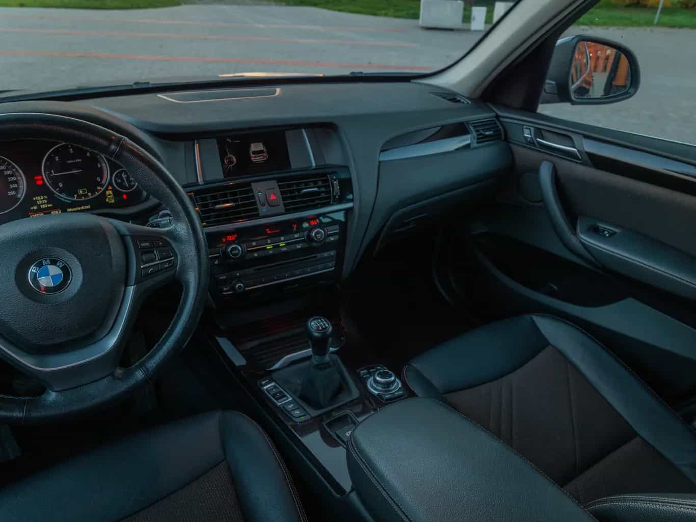 Zdjęcie samochodu BMW X3 xDrive 20d numer 24