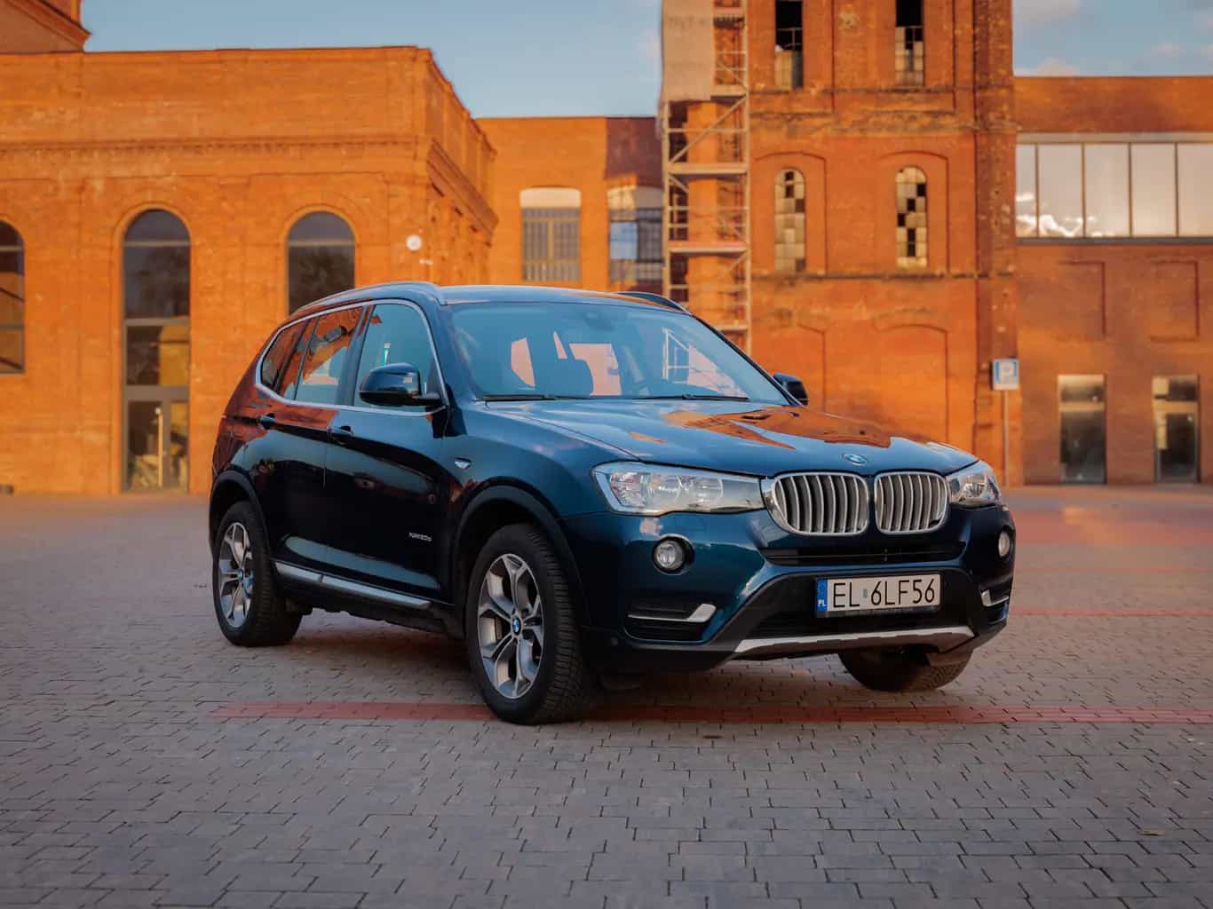 Zdjęcie samochodu BMW X3 xDrive 20d numer 9