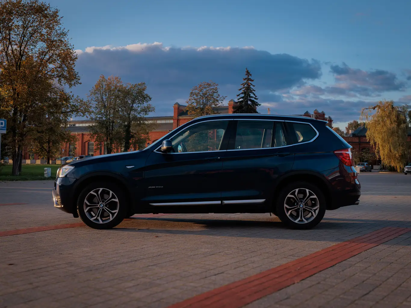 Zdjęcie samochodu BMW X3 xDrive 20d numer 3