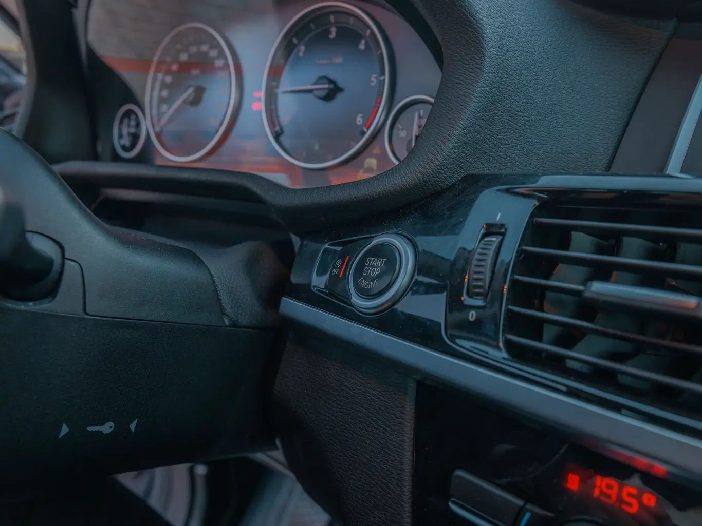Zdjęcie samochodu BMW X3 xDrive 20d numer 30